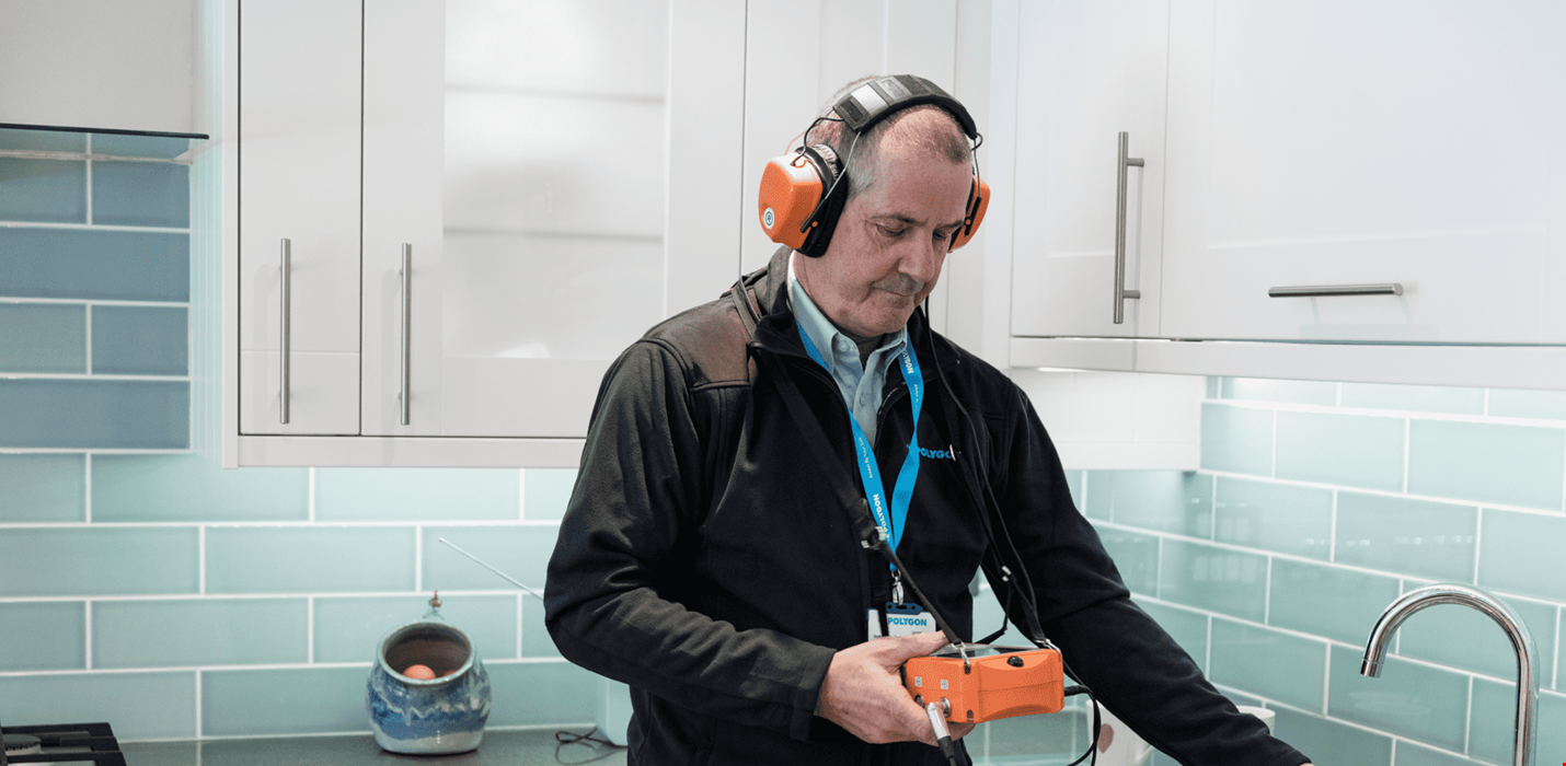 Problems with a leaking water pipe or leaking roof? 