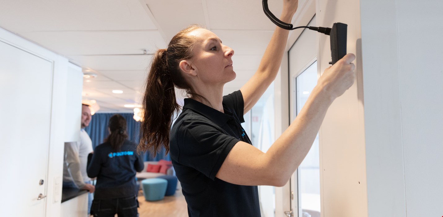 Første kvinnelige fukttekniker med fagskoleutdannelse