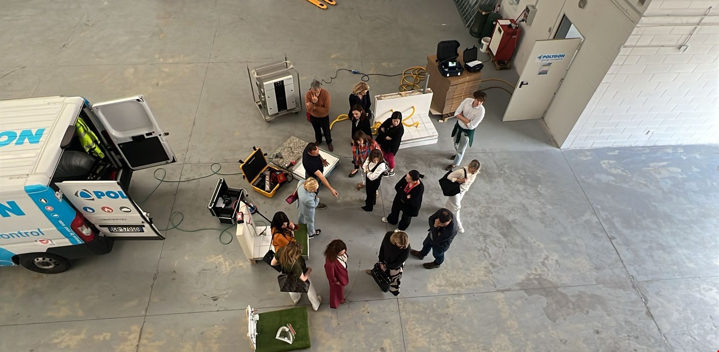 Women In Insurance a Rho