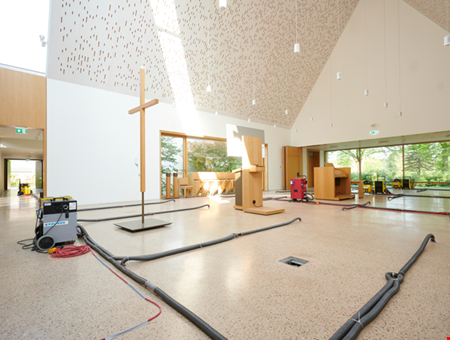 Tief hinein: Trocknung eines Friedhofsgebäudes