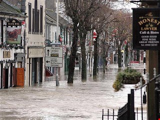 Flood Damage Restoration: Protect Your Business from Storm Surges