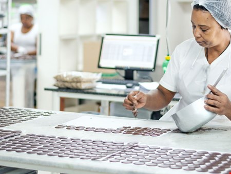 Diagnosing and controlling humidity issues in chocolate production