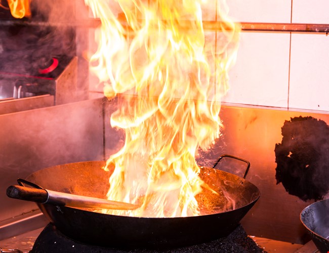 Vlam in de pan, risico op brand in het vetkanaal en afzuigkanaal