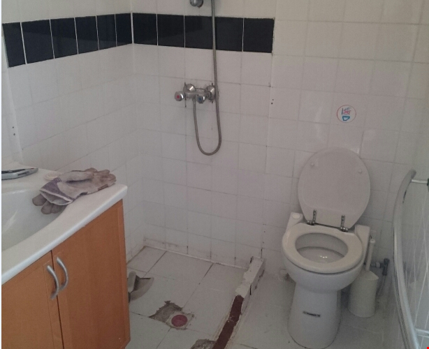 Destructieve lekdetectie in badkamer