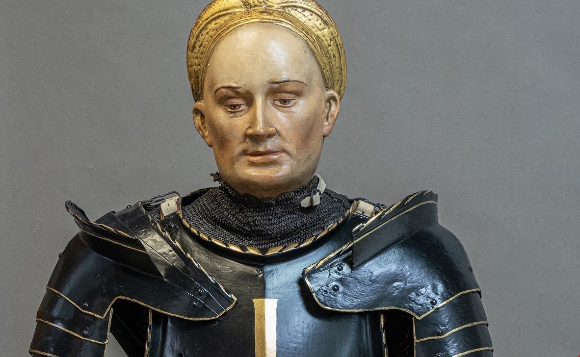 VANWAARDE restaureert beeld Karel van Gelre (1467-1538) voor nieuwe tentoonstelling van zijn bijzondere harnas.