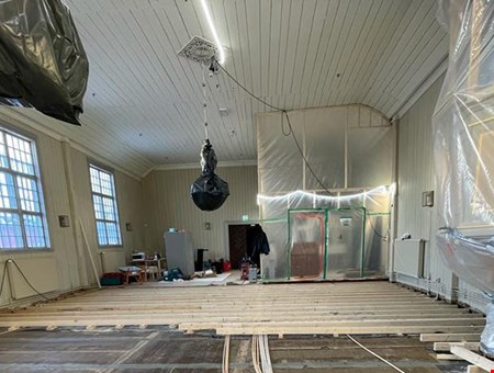 Polygon kartoitti Porvoon suojellun Pikkukirkon vesivahingon vauriot ja teki haastavan purkutyön