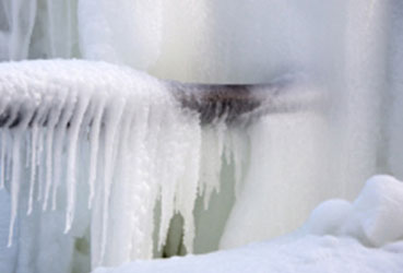 vesivuoto_jäätynyt putki vuotaa_polygon