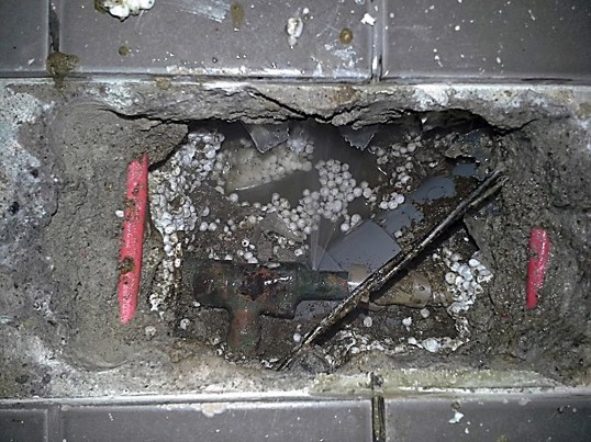 vuodonhaku_k&auml;ytt&ouml;vesiputkivuoto - v&auml;&auml;r&auml;nlainen osa_polygon