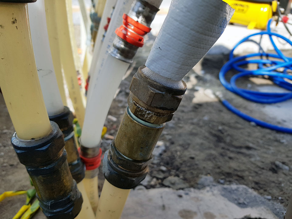 liitin vuotaa_vuotava liitin_vuotava putki_polygon