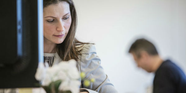 En nyare undersökning visar att var femte anställd är missnöjd med inomhusmiljön på jobbet. Källa: CAMM En nyare undersökning visar att var femte anställd är missnöjd med inomhusmiljön på jobbet. Källa: CAMM