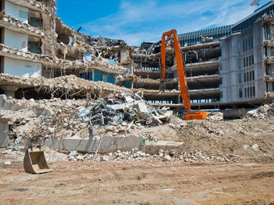 Avfall från miljöfarliga ämnen omgärdas av lagar och regler. Vi säkerställer rätt hantering. Vi utför entreprenadkontroll i byggnader som ska tas ner.
