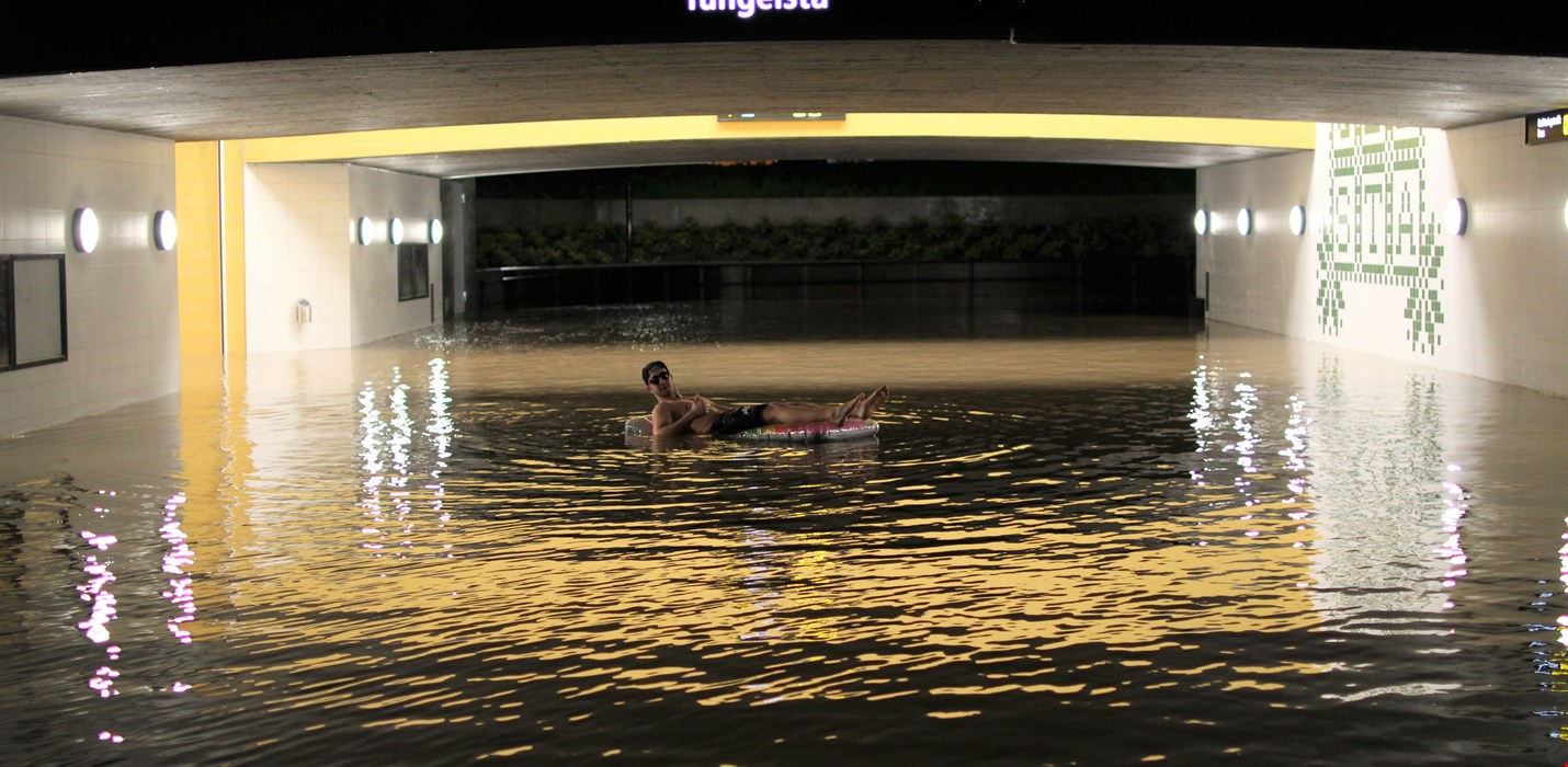 Besiktiga och avfukta skyfallsskador