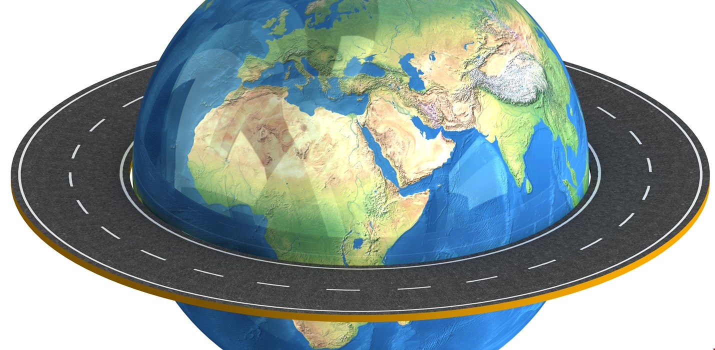 Klimatkompenserade motsvarande många varvs bilresande runt jorden