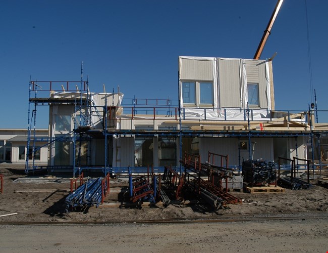 Flera aktörer i byggindustrin gör gemensam sak och startar tillsammans ett forsknings- och utvecklingsprojekt för att ta fram anvisningar för hur hus och byggnader i trä ska projekteras så att fuktrelaterade skador undviks. Akademiska Hus, Trä- och möbelföretagen, TräCentrum Norr, Cementa och Polygon står för huvudfinansieringen i projektet som utförs vid och i samarbete mellan Lunds Tekniska Högskola och Polygon.  